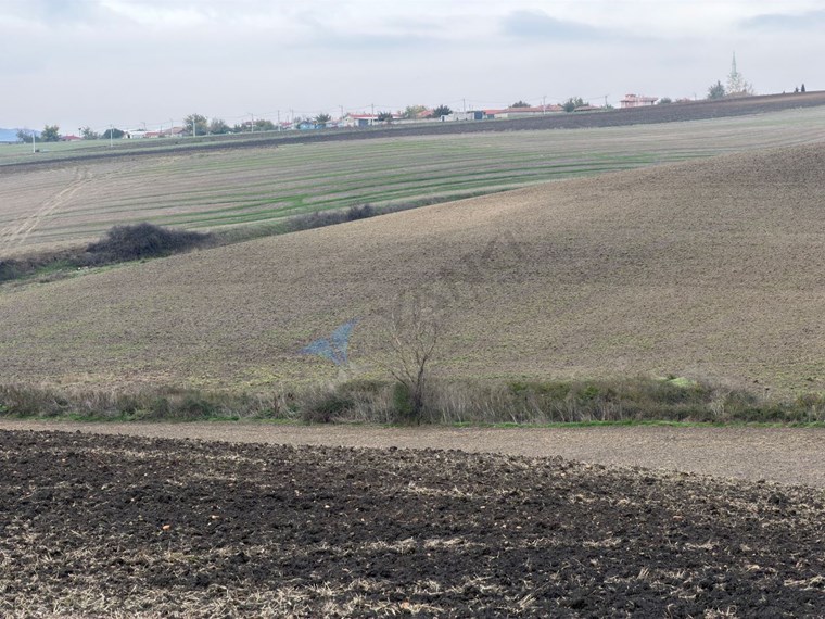 TEKIRDAĞ SÜLEYMANPAŞA OSMANLI KÖYÜ’NDE 89.240 M² SATILIK TARLA