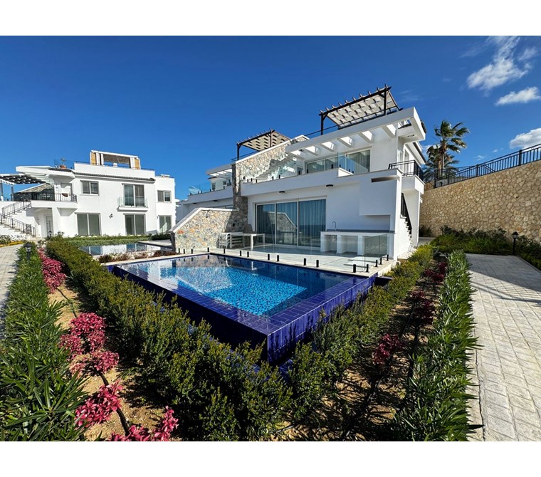🏡 Esentepe Bahçeli'de Site İçerisinde Özel Havuzlu 3+1 Daire