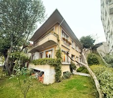 Beşiktaş Arnavutköy'de müstakil 3 katlı satılık müstakil villa