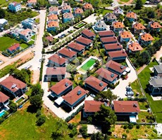 Antalya Döşemealtı Nebiler’de Site İçi 5+1 Lüks Villa – Ormana Cephe, Havuzlu ve Bahçeli