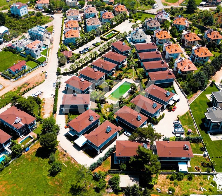 Antalya Döşemealtı Nebiler’de Site İçi 5+1 Lüks Villa – Ormana Cephe, Havuzlu ve Bahçeli