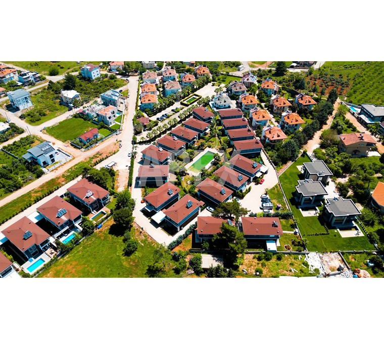 Antalya Döşemealtı Nebiler’de Site İçi 5+1 Lüks Villa – Ormana Cephe, Havuzlu ve Bahçeli