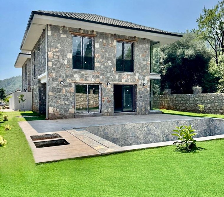 Fethiye Kızılbel’de Doğayla Uyumlu, Özel Taş Mimarili Sıfır Villa