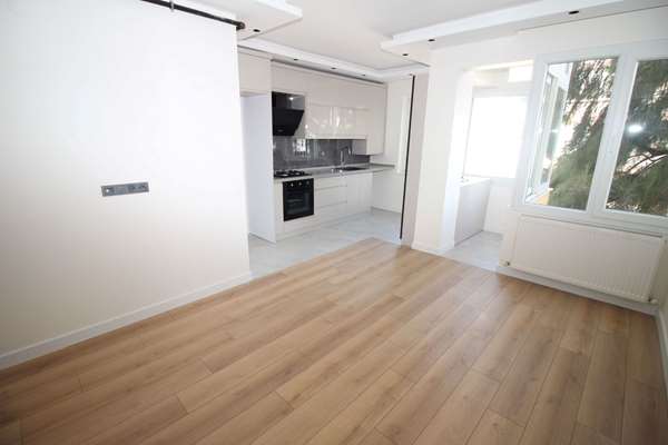 HIFZISSIHHADA İNÖNÜ CADDE PARALELİ 3+1 LÜKS ARAKAT DAİRE