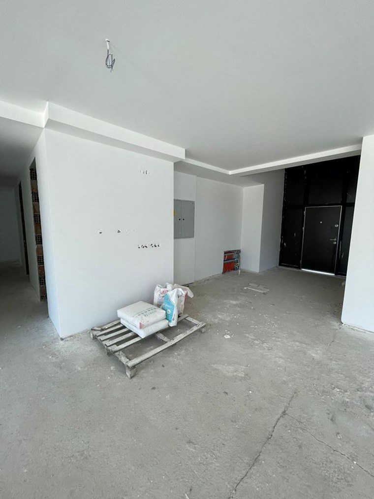 İzmir Menderes Küner'de Natamam Müstakil Ev ve 2000m2 Arsa