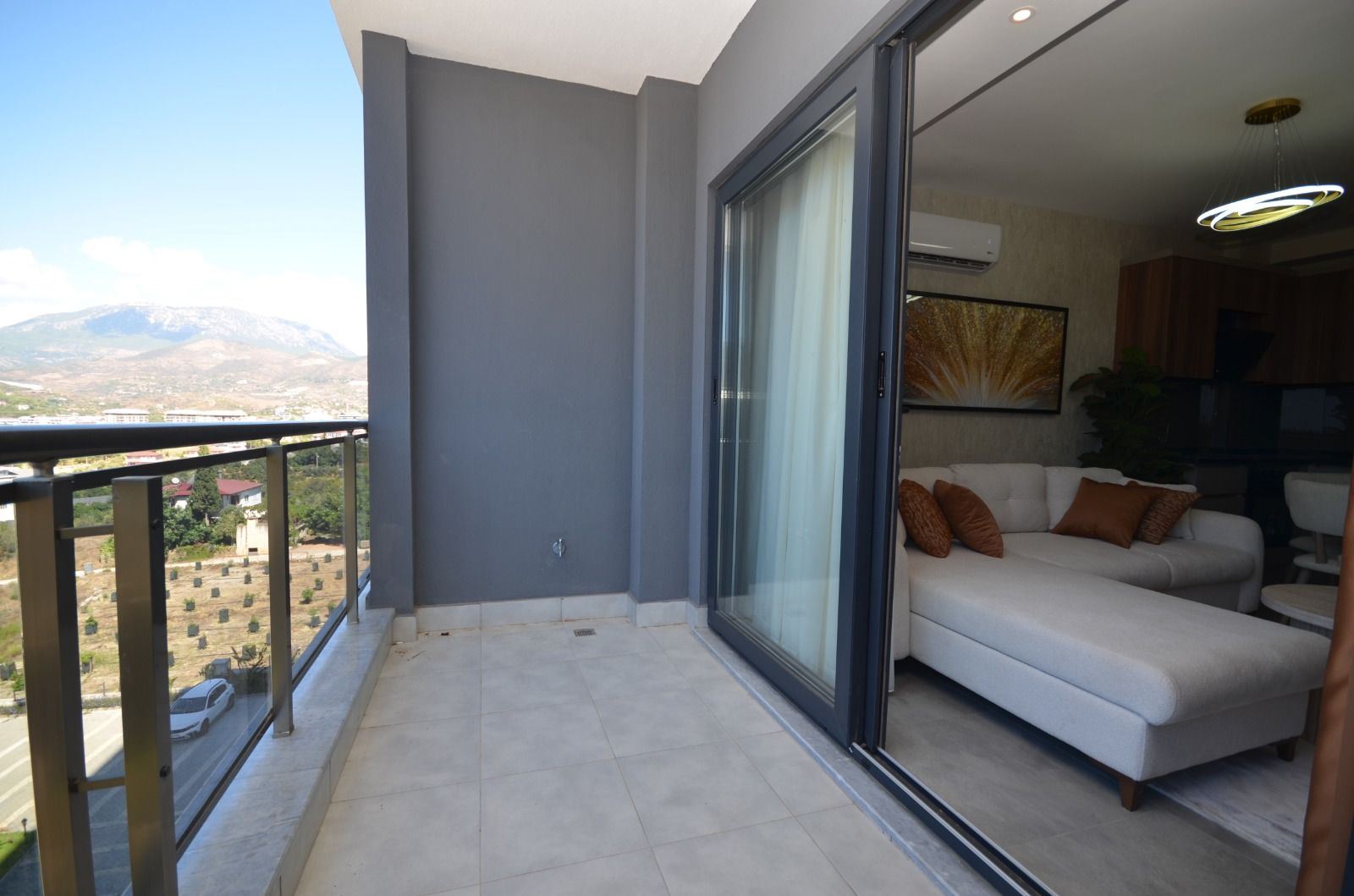 Alanya Demirtaş'ta Deniz ve Havuz Manzaralı Mobilyalı 1+1 Daire