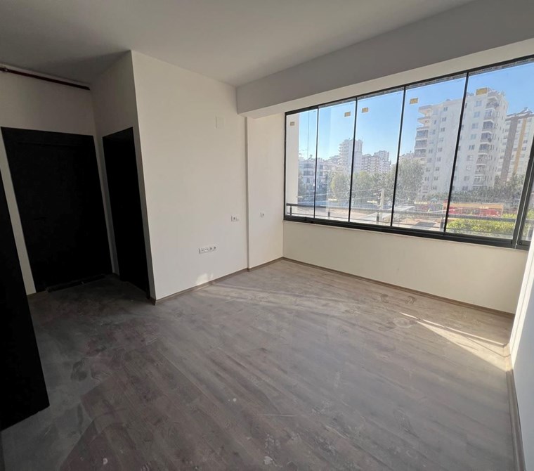 HAN EMLAK'TAN HÜKÜMET KONAĞI CİV.İŞ YERİ OLMAYA UYGUN 1+1 DAİRE