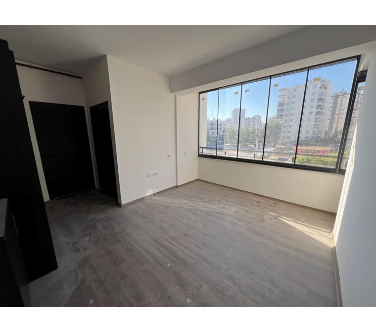 HAN EMLAK'TAN HÜKÜMET KONAĞI CİV.İŞ YERİ OLMAYA UYGUN 1+1 DAİRE