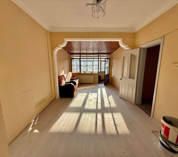 Bağlarbaşı Aydın Sokak’ta Geniş Teraslı, Güneş Alan 2+1 Kiralık Daire