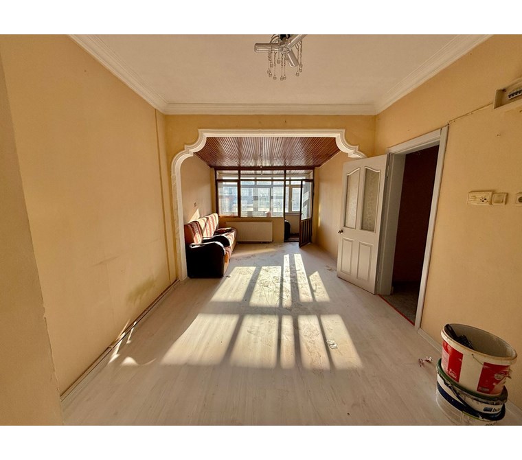 Bağlarbaşı Aydın Sokak’ta Geniş Teraslı, Güneş Alan 2+1 Kiralık Daire