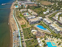TURGUTREİS'TE DENİZE SIFIR ÖZEL PLAJLI KİRALIK 2+1 BAHCE KATI
