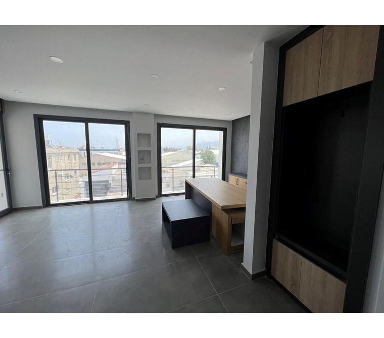 GİRNE KARAOĞLANOĞLU'DA SATILIK 1+1 OFİS