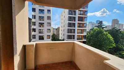 Göztepe Cadde Marmaray Arası Geniş ve Önü Açık Kiralık 3+1 Daire