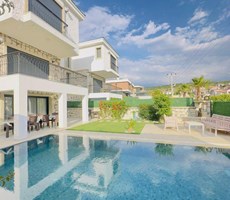 Reis Dere Havuzlu Geniş Bahçeli 4+2 EŞYALI Tripleks Müstakil Villa