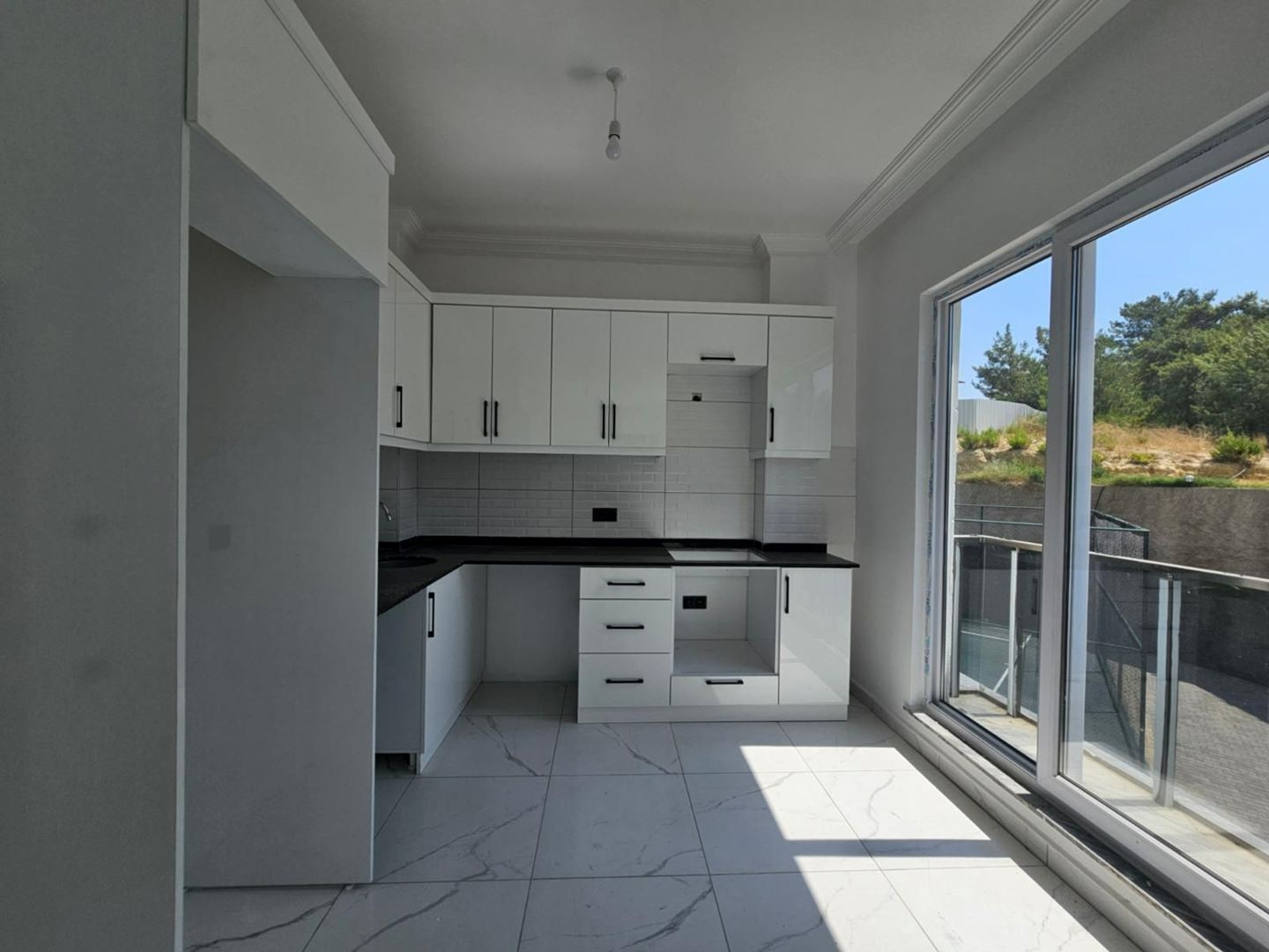 ALANYA AVSALLARDA HAVUZ MANZARALI LÜKS KOMPLEKSTE 1+1 SATILIK DAİRE · 16 · Fotoğraflar