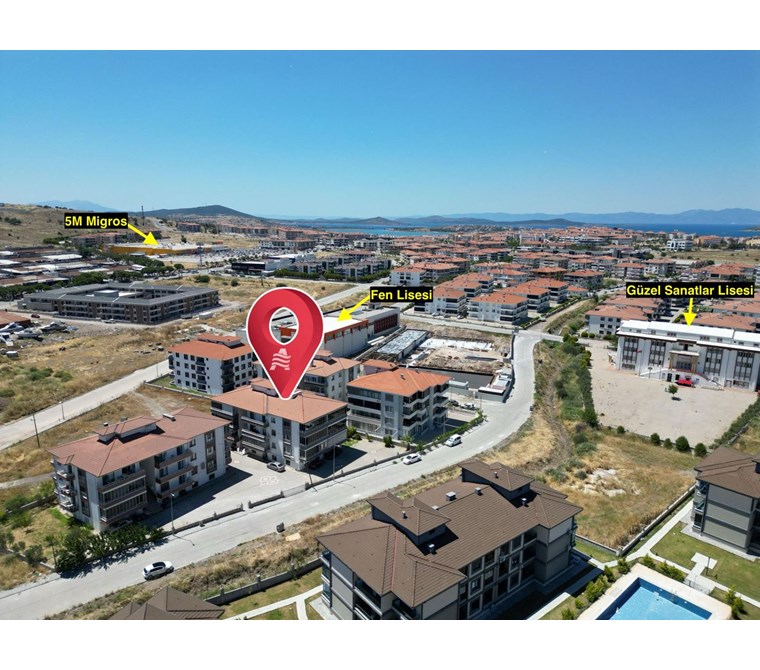 AYVALIK 150 EVLERDE SATILIK DOĞALGAZLI 3+1 GENİŞ DAİRE