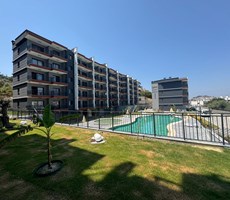 KUŞADASI EGE MAHALLESİNDE ÖZEL BİR PROJEDE 1+1 SATILIK BAHÇELİ