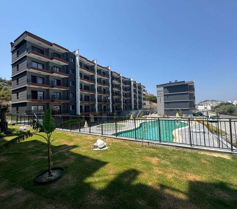 KUŞADASI EGE MAHALLESİNDE ÖZEL BİR PROJEDE 1+1 SATILIK BAHÇELİ