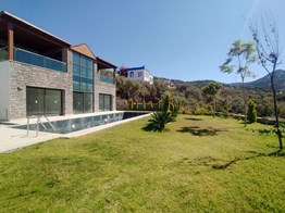 YALIKAVAK'TA DENİZE YAKIN/ÖZEL HAVUZLU/ 400 m2 FIRSAT VİLLA!!!