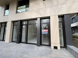 Fenerbahçe Cemiltopuzlu Caddesi Köşe Binada Kiralık Dükkan