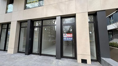 Fenerbahçe Cemiltopuzlu Caddesi Köşe Binada Kiralık Dükkan