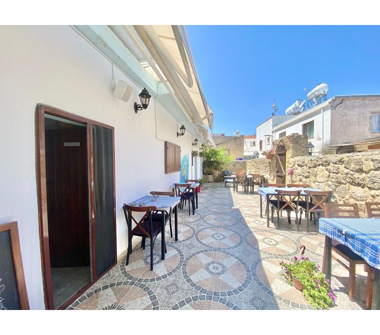 Girne merkez’de AntıkLimanda Restaurant,kahvedükkanı ve Bar olarak kullanabılecegınız satılık işyeri