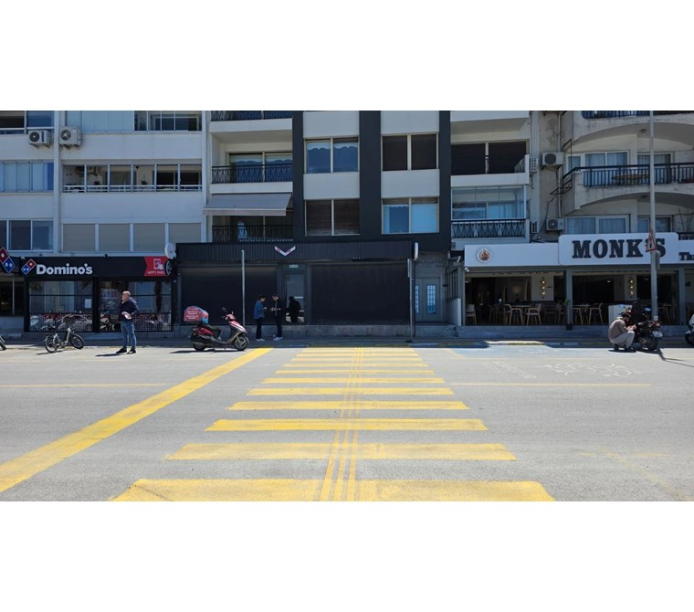 KUŞADASI SAHİLDE EMSALSİZ SATILIK 210 M2 DÜKKAN