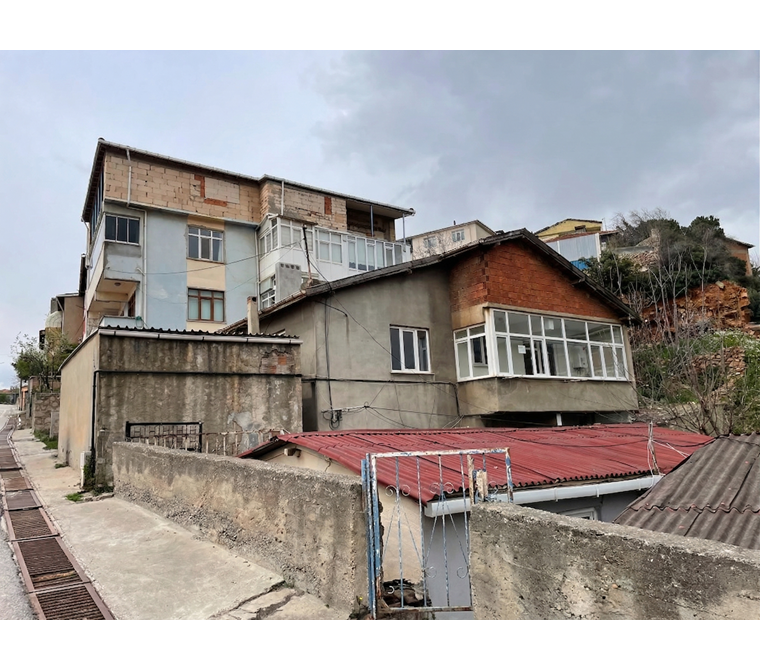 Körfez Kışladüzü’nde 211 m² Arsa İçinde 2 Katlı Müstakil Ev!