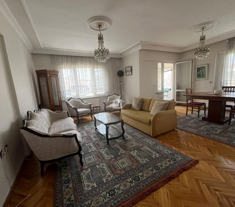 Kadıköy Merdivenköyde 3+1 kiralık daire