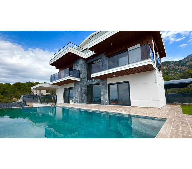 Fethiye Faralyada Sonsuz Deniz ve Doğa Manzaralı Lüks Villa