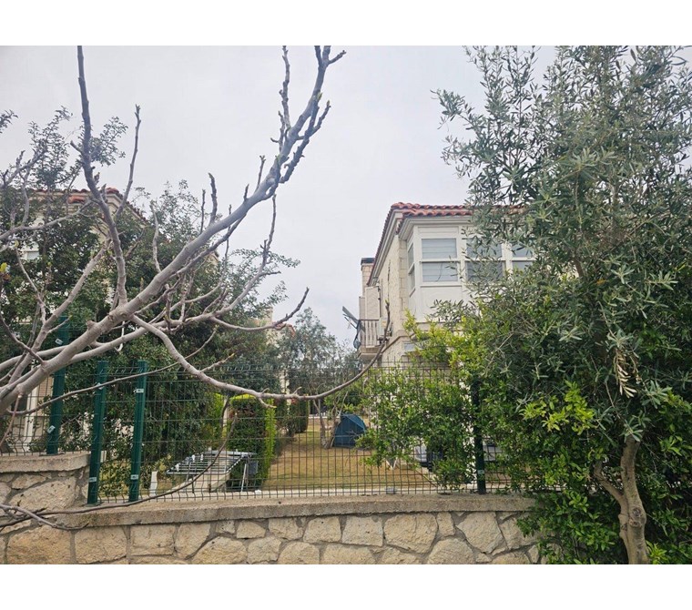 İzmir Çeşme Alaçatı Havuzlu Site İçinde Satılık Taş Ev Villa