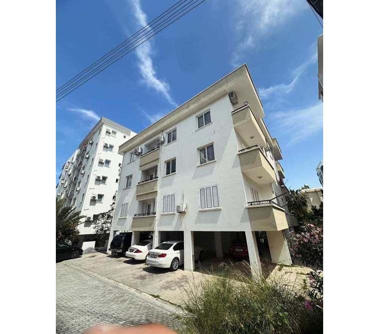 GİRNE MERKEZ LORD PALAS HOTELİN KARŞISI SATILIK 130 m²'DEN 3.KAT EŞYALI 3+1 DAİRE FİYAT £110.000