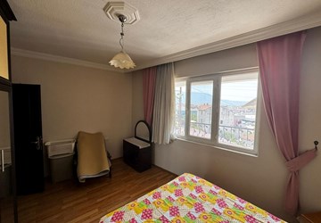 ALTIN EMLAK'tan Merkezi Konumda Eşyalı Kiralık Daire !