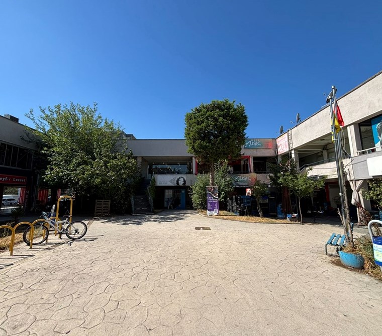 YAHYAKAPTANDA ŞEHİRİN EN DEĞERLİ ARSASININDA SATILIK DÜKKAN