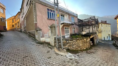 İNCİRYA'DAN BABADAĞ YENİKÖYDE 3 KATLI GENİŞ TERASLI MÜSTAKİL EV