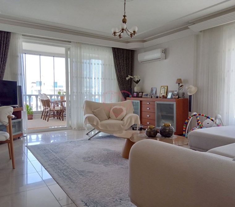 Продажа - Светлая и просторная квартира 2+1 с видом на море в центре Махмутлара, Аланья