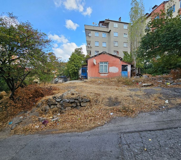 ÜMRANİYE ESENEVLER MAHALLESİNDE SATILIK 334 m² ARSA