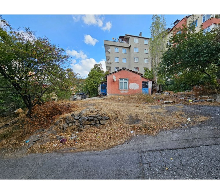 ÜMRANİYE ESENEVLER MAHALLESİNDE SATILIK 334 m² ARSA