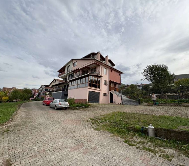 Kartepe Karatepe'de Site İçinde Satılık 265 m² Tripleks Villa