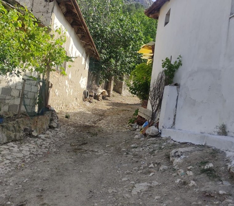MANİSA KIRKAĞAÇ'DA KÖYİÇİ İMARLI SATILIK ARSA