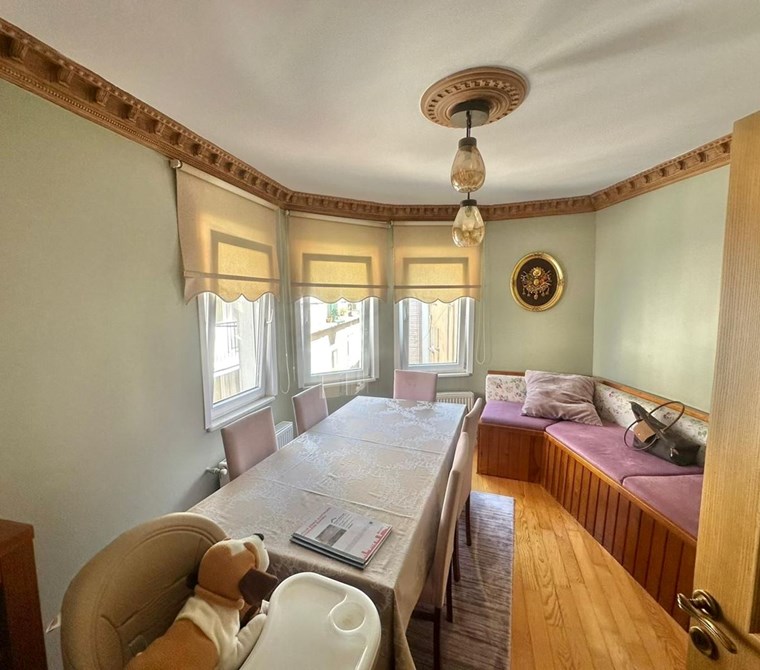 Sarıyer'de Deniz Manzaralı Satılık 4 Katlı Müstakil Ev Eşyalı