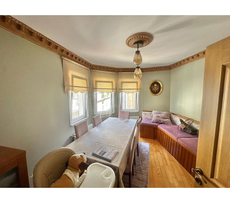 Sarıyer'de Deniz Manzaralı Satılık 4 Katlı Müstakil Ev Eşyalı