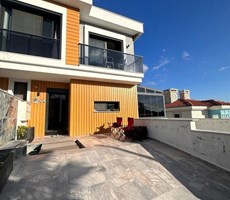 İzmir Çeşme Alaçatı Köy İçi Hacımemiş Havuzlu Müstakil Tripleks Villa