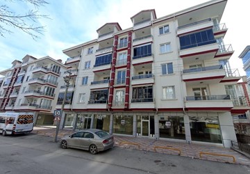 PAŞACIKTA ELMACI MARKET İLERİSİNDE SATILIK 350 m2 DÜKKAN
