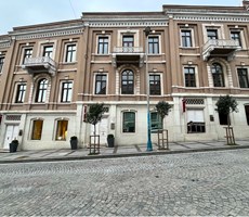 AKARETLER SIRAEVLER'DE OFİS VE SHOWROOM'A UYGUN KİRALIK VİLLA