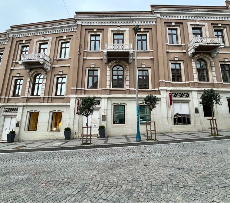 AKARETLER SIRAEVLER'DE OFİS VE SHOWROOM'A UYGUN KİRALIK VİLLA