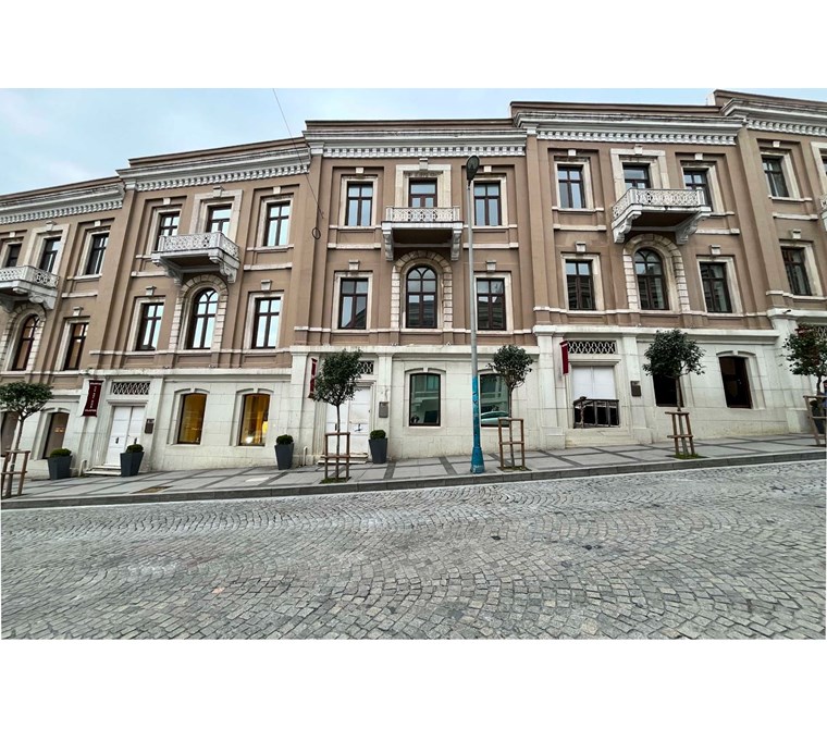 AKARETLER SIRAEVLER'DE OFİS VE SHOWROOM'A UYGUN KİRALIK VİLLA