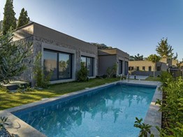 Bodrum Yalıkavak'ta Denize 100 Metre Havuzlu 5+2 Müstakil Villa