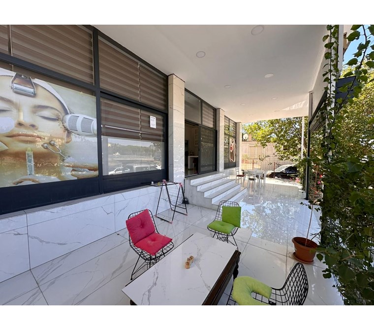 Karşıyaka Latife Hanımda Müşterisi Hazır Devren Güzellik Merkezi