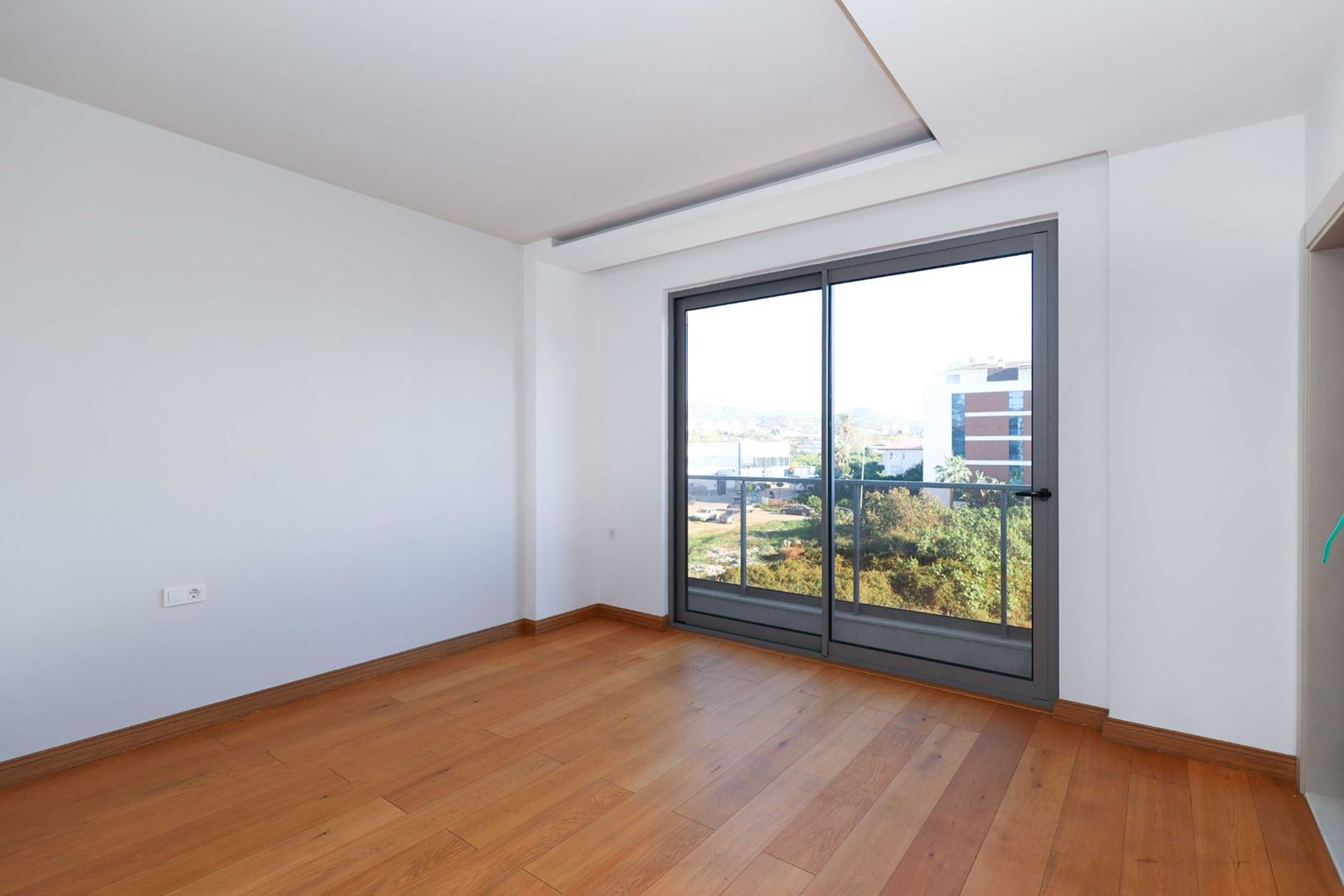 ALANYA KESTELDE DENİZE 150 M HAVUZ MANZARALI LÜKS 2+1 SATILIK DAİRE